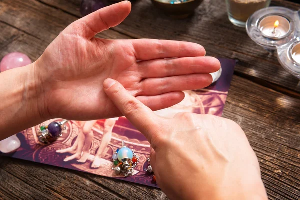 El Falı Fal Falı Falcı Falcısı Falcılık Falcılar Falcıları Medyum Medyumu Medyumları remil kehanet bakı bakıcı kahin bak baktır bakan baktıran.jpg