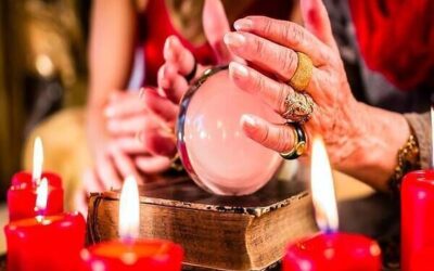 Tarot aşk falı, aşk fal en iyi aşk falı olduğu söylenmektedir. Oldukça popüler olan bu fal türü, fal baktıran kişinin aşk hayatı ile ilgili bilgiler vermektedir