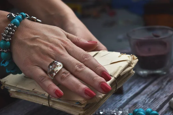 yüzük falı nedir nasıl bakılır - en iyi bakan falcı - canlı fal yüzük falcısı baktır. Yüzük falı bak whatsapp online görüntülü fal